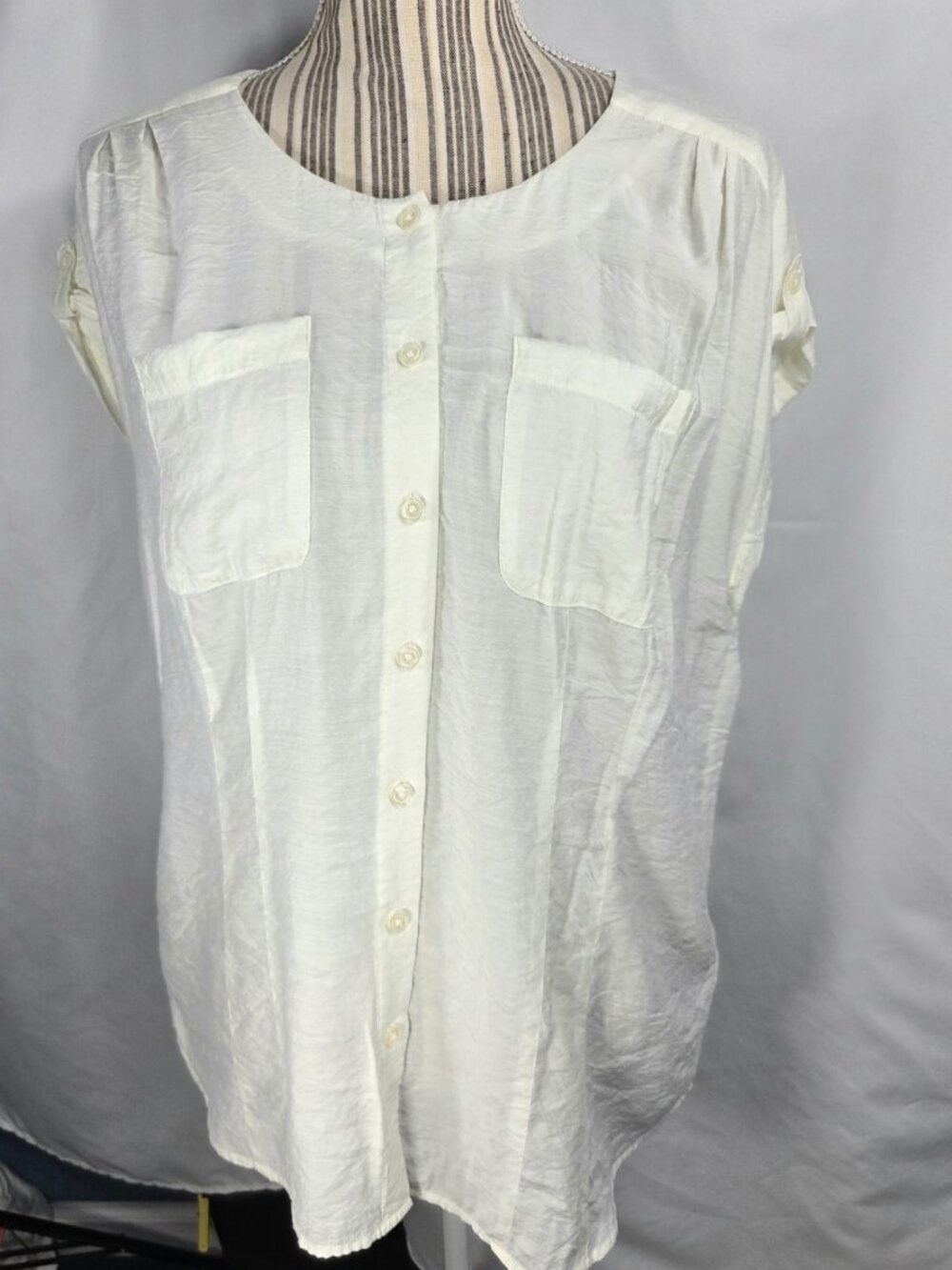 Van Heusen Studio White Tab Cuffed Cap Sleeve Button Down Top Size Large Pockets